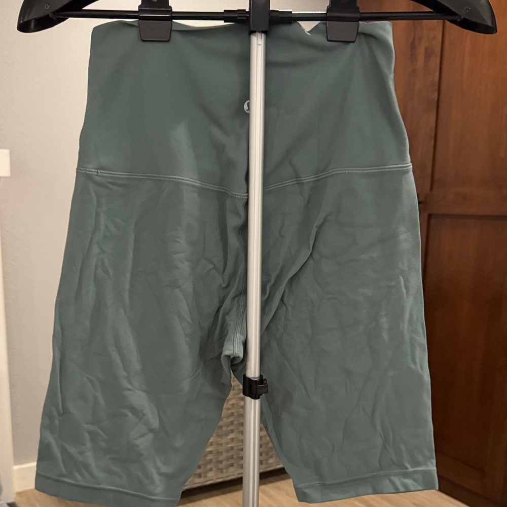 Align High-Waisted Green Shorts - Picture 2 of 2